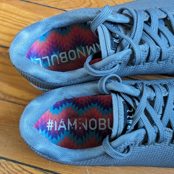 NoBull sneakers, CrossFit, men's 6, women's 7.5, gray with patterned soles - Picture 5 of 7